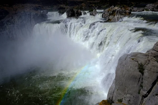 Потужний великий водоспад шошонов випадає дивовижна краса води Fal — стокове фото