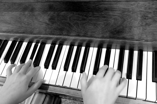 Vieux Piano Vintage Clés ébène Ivoire Noir Blanc — Photo