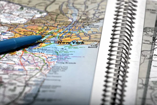 Kartenansicht für Reisen zu Orten mit Stift — Stockfoto