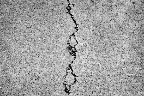 Oude gebarsten stoep Cement gevaarlijke gebroken — Stockfoto