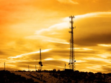 Cep telefonu ve televizyon radyo kuleleri sinyalleri
