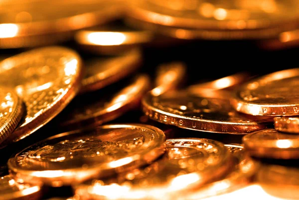 Stapel von Münzen und Geld, die Erfolg und Reichtum repräsentieren — Stockfoto