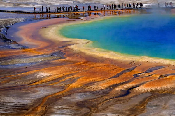 Grand Prismatic Spring Yellowstone National Park Tourists Viewin — Stock Photo, Image