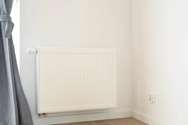Radiador de calefacción blanco — Foto de Stock