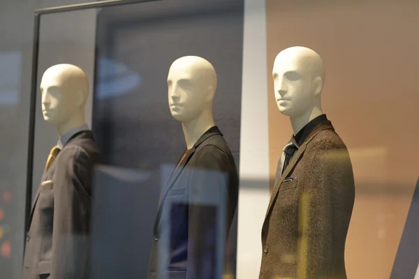 Férfiak mannequins üzleti öltözékben — Stock Fotó
