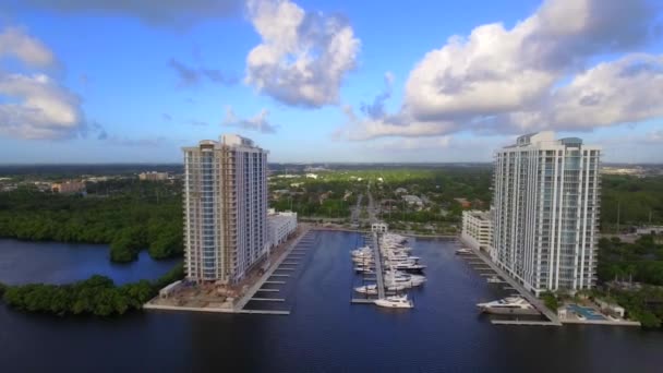 Aerial byggnader på Biscayne Bay Miami — Stockvideo