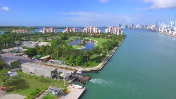 Aerial video Fisher Island Golfresort — Stockvideo