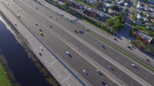 Vídeo aéreo de uma estrada — Vídeo de Stock