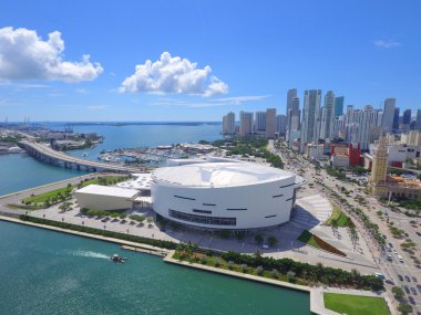 Hava American Airlines Arena ve Bongo