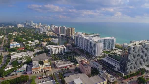 Lotnicze wideo budynków Miami Beach na wybrzeżu — Wideo stockowe