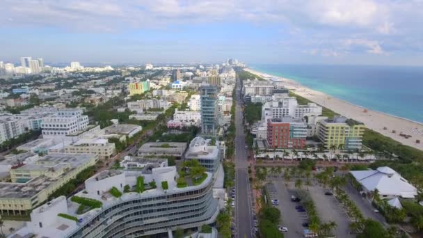 Video aéreo Miami Beach edificios en la costa — Vídeos de Stock