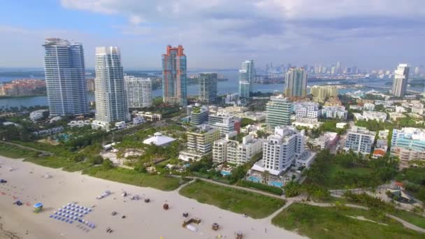 Vídeo aéreo Miami Beach edifícios na costa — Vídeo de Stock