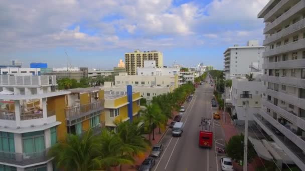 Luchtfoto video tourbus Miami Beach — Stockvideo
