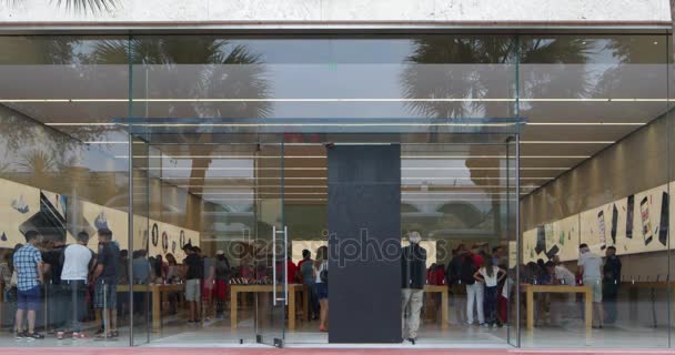 Apple Store Линкольн роуд Майами-Бич — стоковое видео