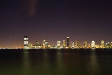 Jersey City waterfront adlı gece
