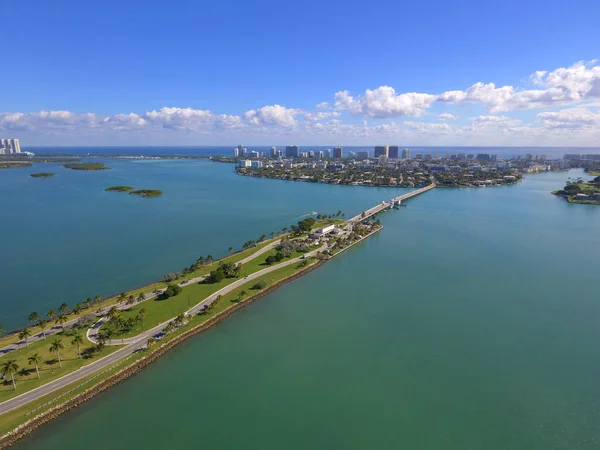 Havadan görüntü geniş Causeway Miami Beach