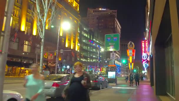Touring Cleveland Ohio at night — Stok Video