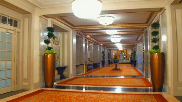 Renaissance Hotel caminar a través de 4k — Vídeo de stock