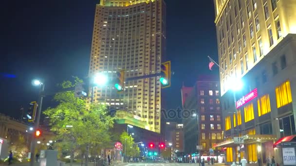 Camminare Cleveland Ohio di notte — Video Stock