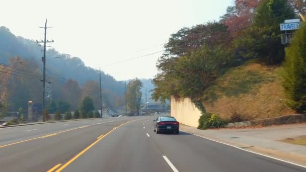 Kör genom Gatlinburg och Smokey Mountains — Stockvideo