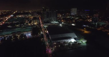Hava gece görüntüleri Downtown Miami ve Midtown