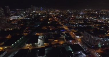 Hava gece görüntüleri Downtown Miami ve Midtown