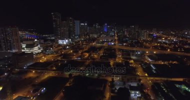 Hava gece görüntüleri Downtown Miami ve Midtown