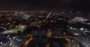 Hava gece görüntüleri Downtown Miami ve Midtown