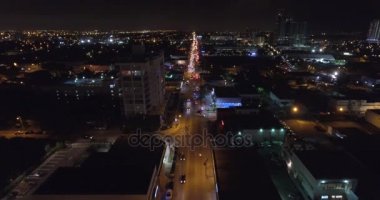Hava gece görüntüleri Downtown Miami ve Midtown