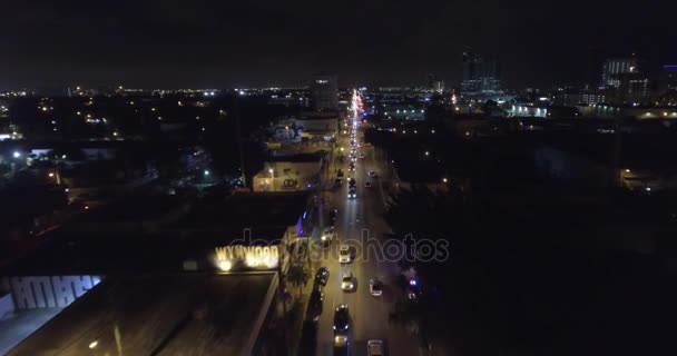 Ніч повітряні відзнятого матеріалу центрі міста Майамі і Midtown — стокове відео