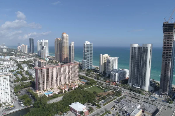 Wolkenkrabbers sunny Isles Beach Fl — Stockfoto