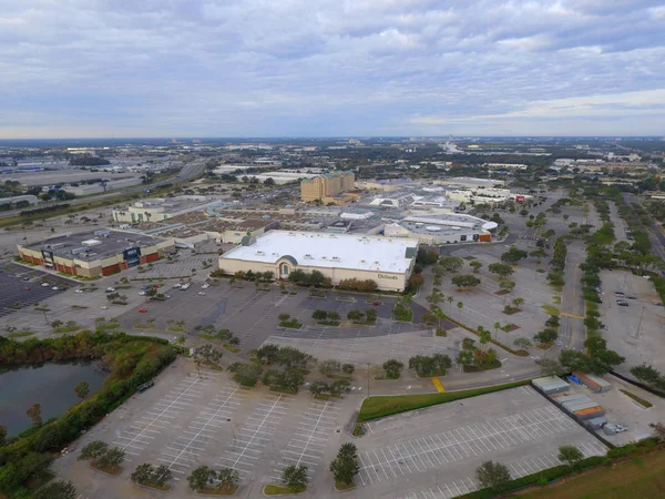 Imagem aérea de um shopping — Fotografia de Stock