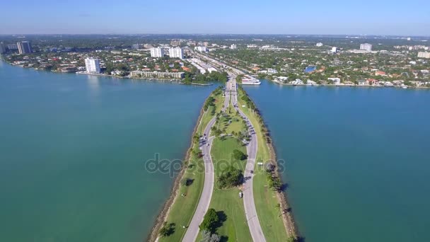 Aerial bred Causeway Miami Beach — Stockvideo