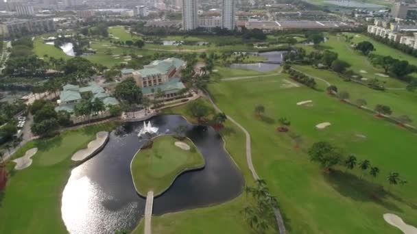 Aerial golf course club house — Stock Video