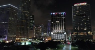 şehirde miami gece
