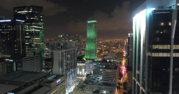 Luchtfoto nacht video Downtown Miami — Stockvideo