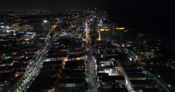 Εναέρια πλάνα από Ocean Drive στην παραλία του Μαϊάμι Φλόριντα — Αρχείο Βίντεο