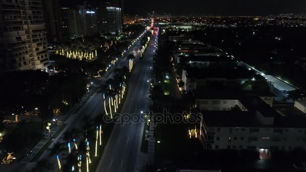 Luchtfoto video vakantie verlichting 's nachts Bal Harbour Fl — Stockvideo