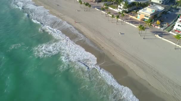 Ondas ainda vista aérea na praia — Vídeo de Stock