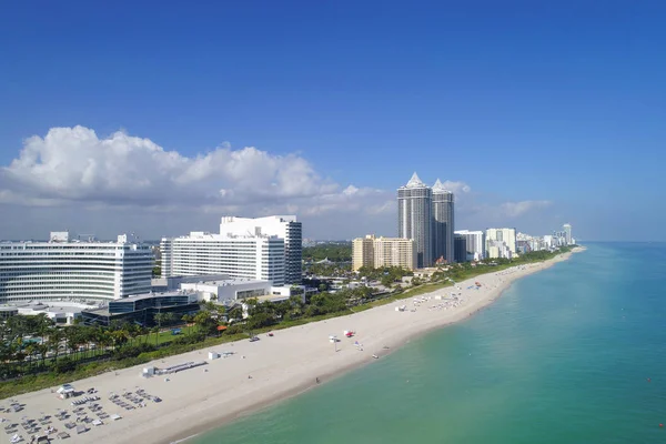 Otel ve Miami Beach condominiums — Stok fotoğraf