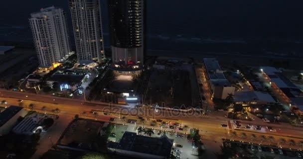 Luchtfoto nacht video Collins Avenue Sunny Isles Beach — Stockvideo