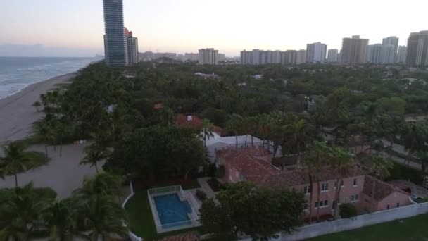 Luftdrohne schoss goldenen Strand Floridas — Stockvideo