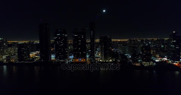 城市上空的月亮 — 图库视频影像