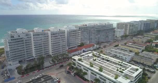 Luchtfoto drone video van Surfside Miami Beach — Stockvideo