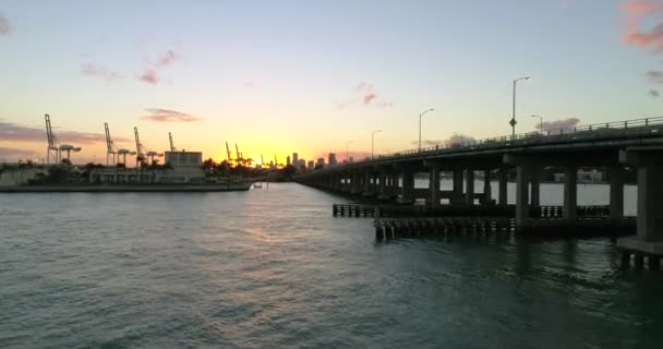 Atardecer de vídeo aéreo en Miami Beach Marina — Vídeos de Stock