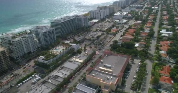 Recorrido aéreo Ciudad de Surfside — Vídeos de Stock