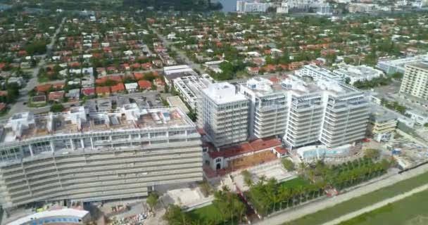 Aerial video Condominiums Surfclub beachfront — Stock Video