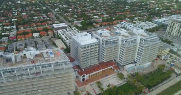 Aerial video Condominiums Surfclub beachfront — Stock Video