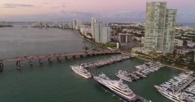 Hava dron görüntüleri Miami Beach Marina 4k 24p