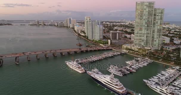 Imagens de drones aéreos Miami Beach Marina 4k 24p — Vídeo de Stock